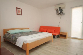 Отель Studio Tribunj 8369e  Трибунь